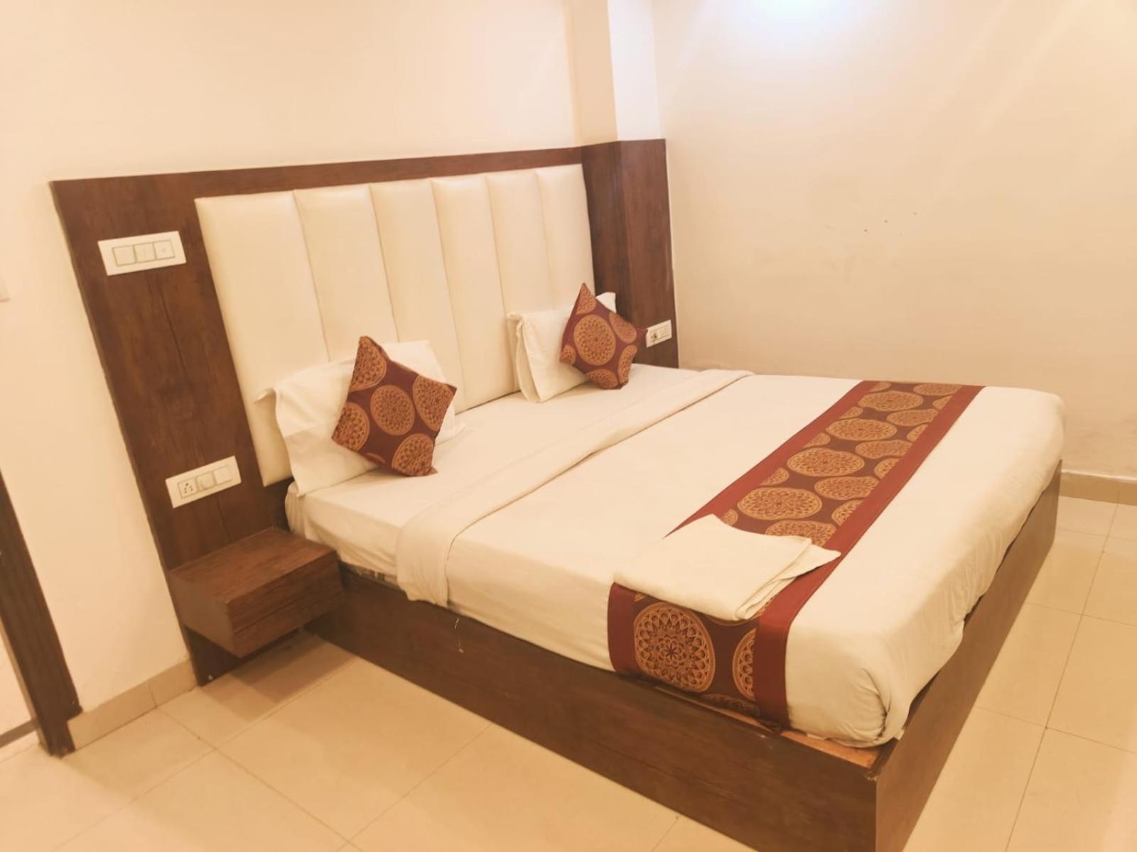 Le Mount Plaza Delhi Igi Airport