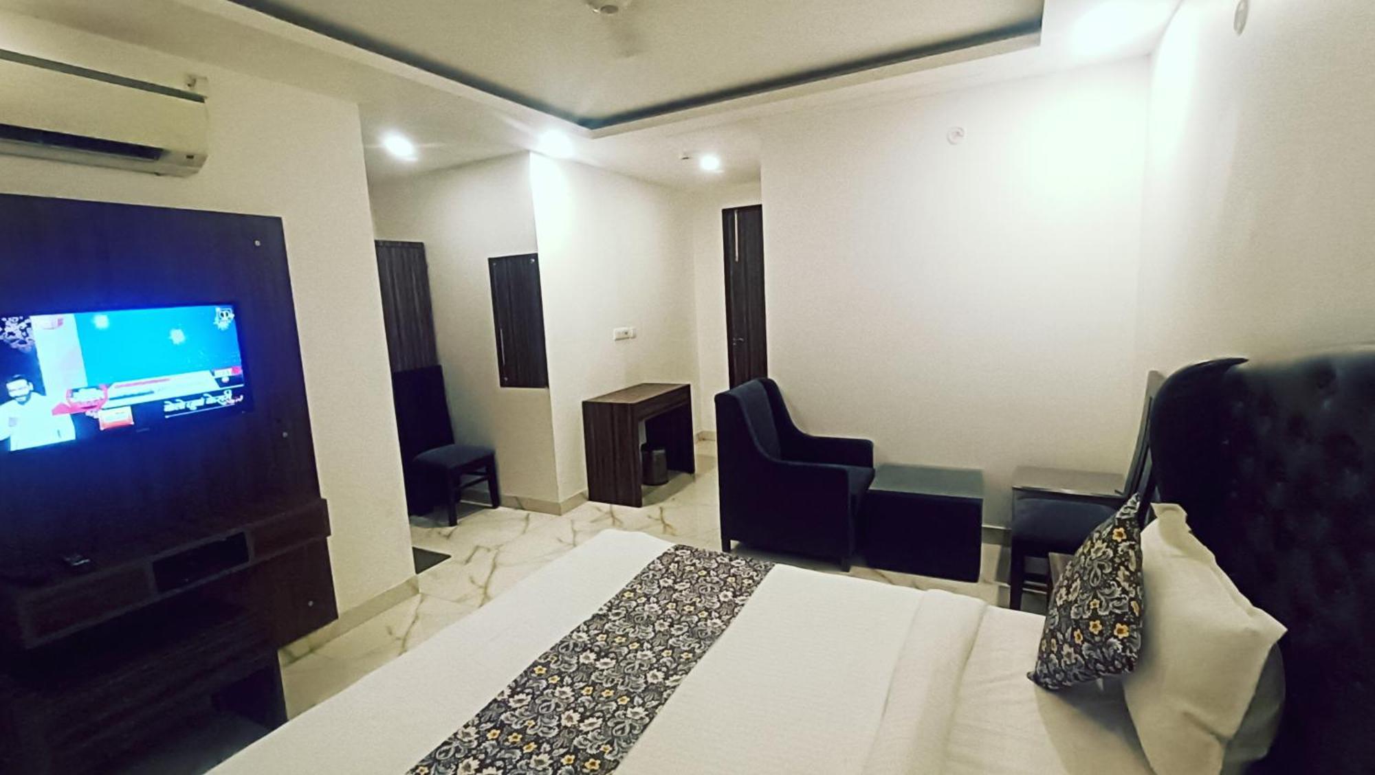 Hotel Mayda Prime Near Delhi Airport 3*