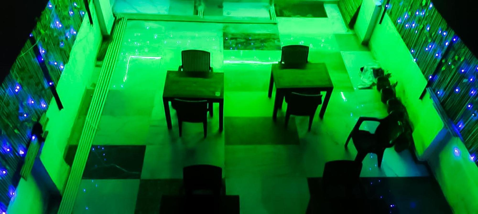 Hotel Roomshala 123 Happy Homes- Near Saket Metro New Delhi