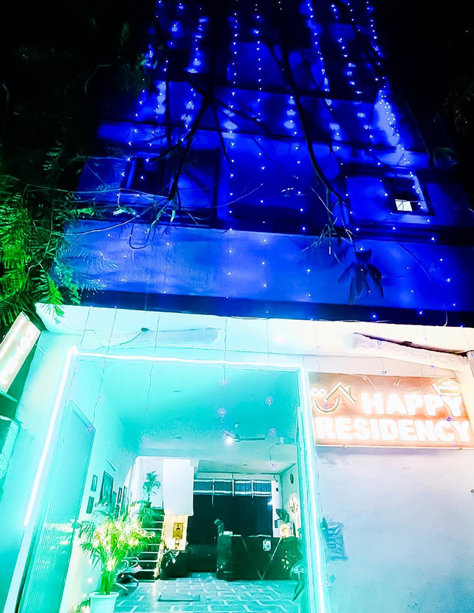 Roomshala 123 Happy Homes- Near Saket Metro Hotel
