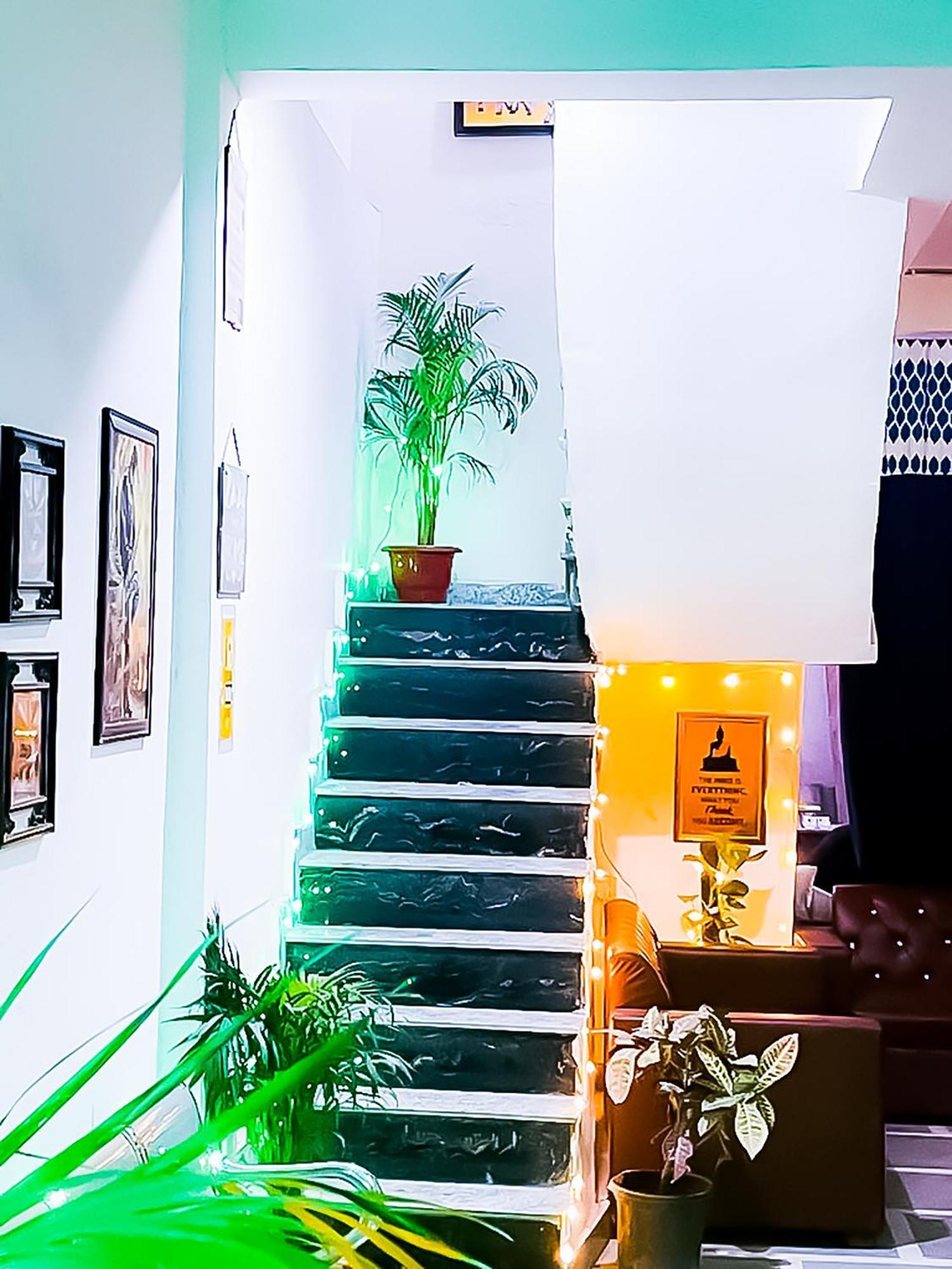 Hotel Roomshala 123 Happy Homes- Near Saket Metro New Delhi