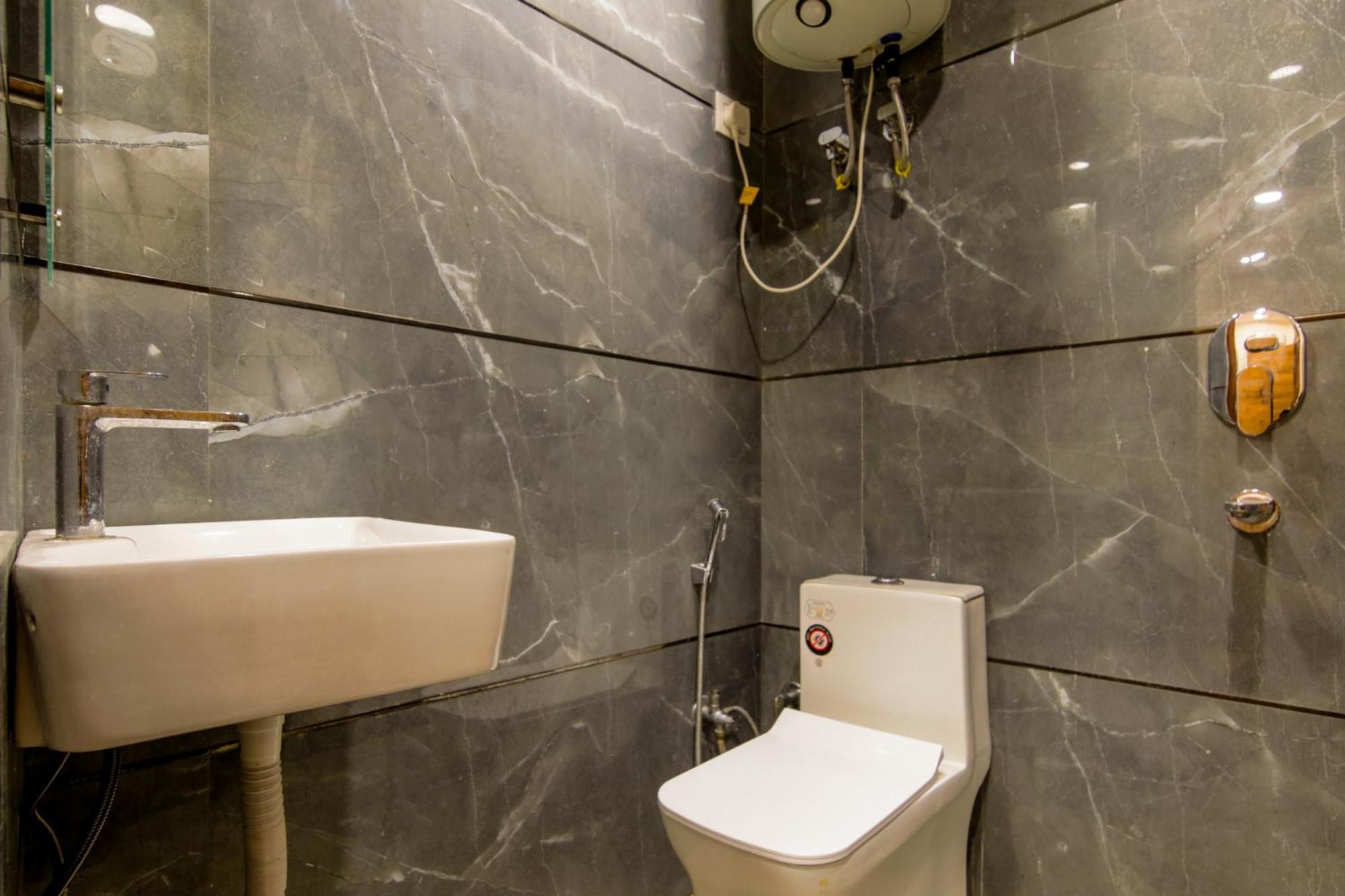 Hotel The Price Main Bazar Pahar Ganj New Delhi