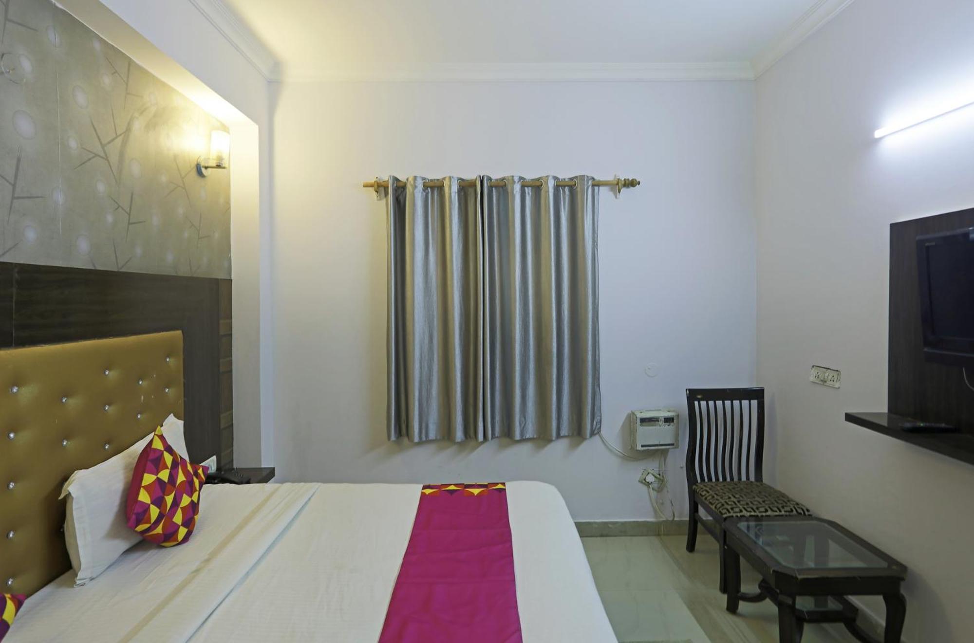 Hotel Samara Kingdom Near Delhi Airport 3*