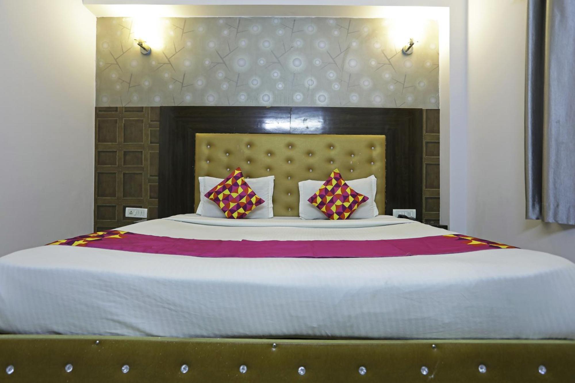Hotel Samara Kingdom Near Delhi Airport 3*