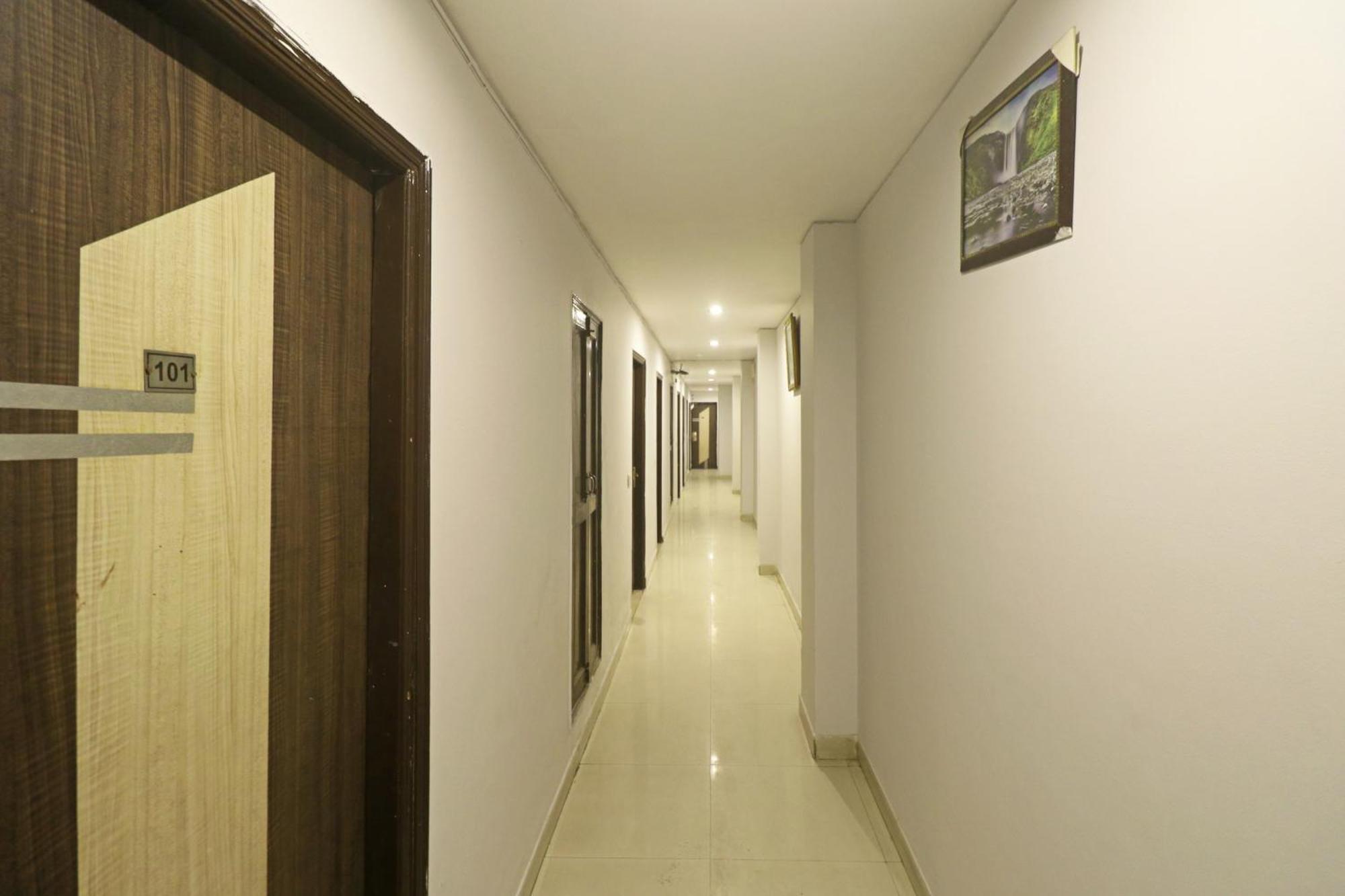 Samara Kingdom Near Delhi Airport Hotel 3*