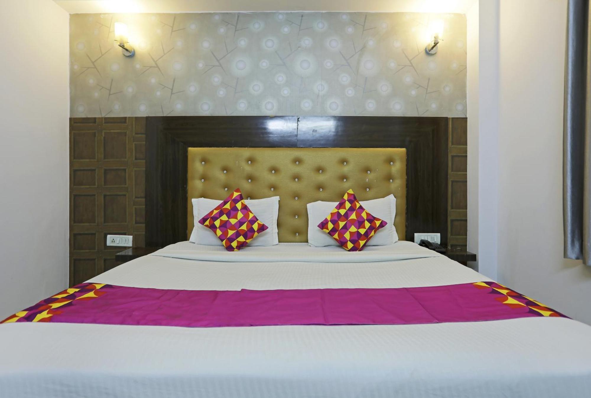 Hotel Samara Kingdom Near Delhi Airport 3*