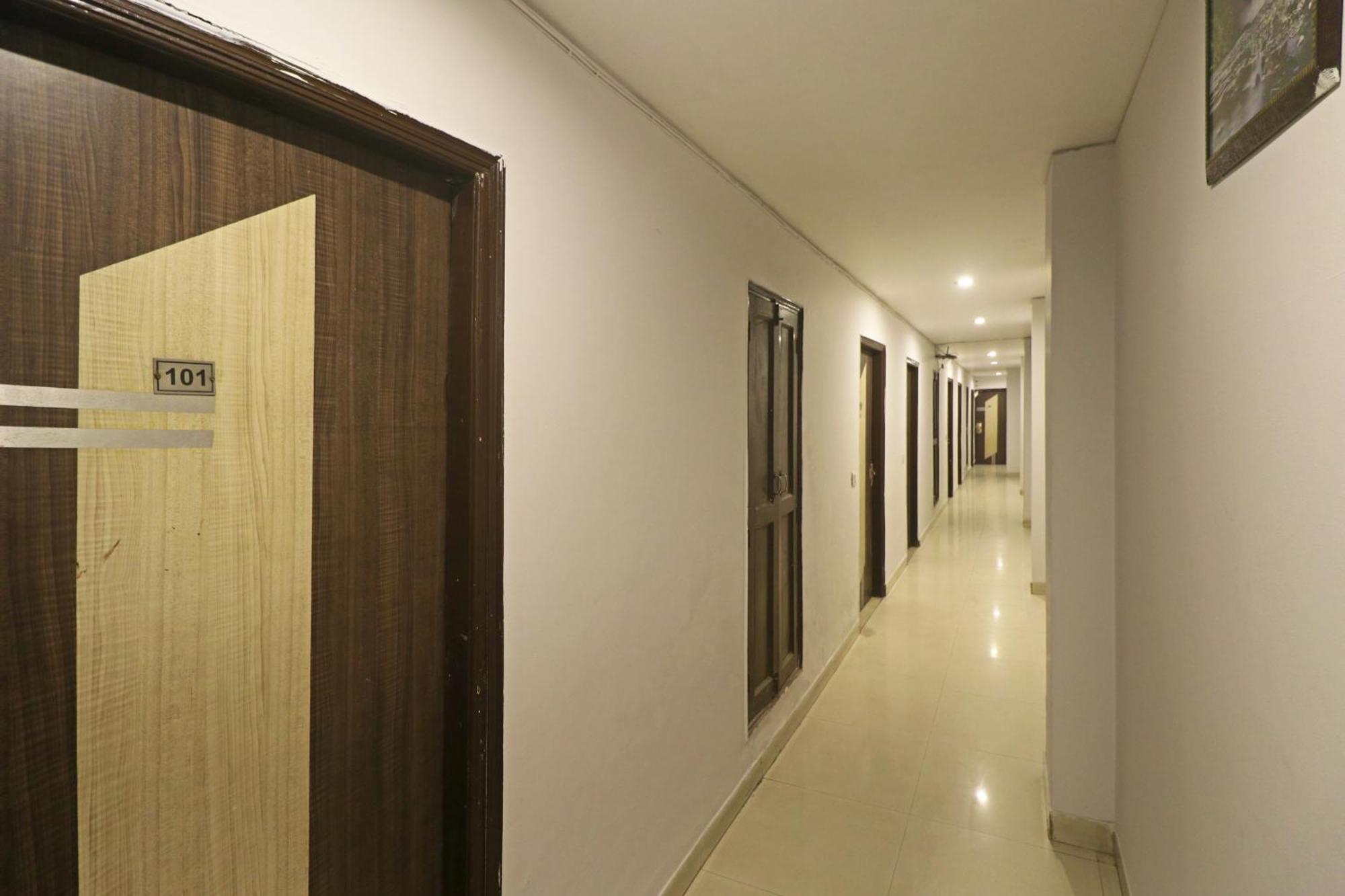 Samara Kingdom Near Delhi Airport 3* New Delhi