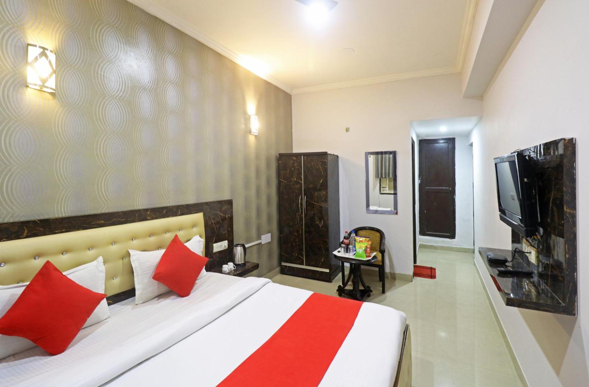 Hotel Samara Kingdom Near Delhi Airport 3*