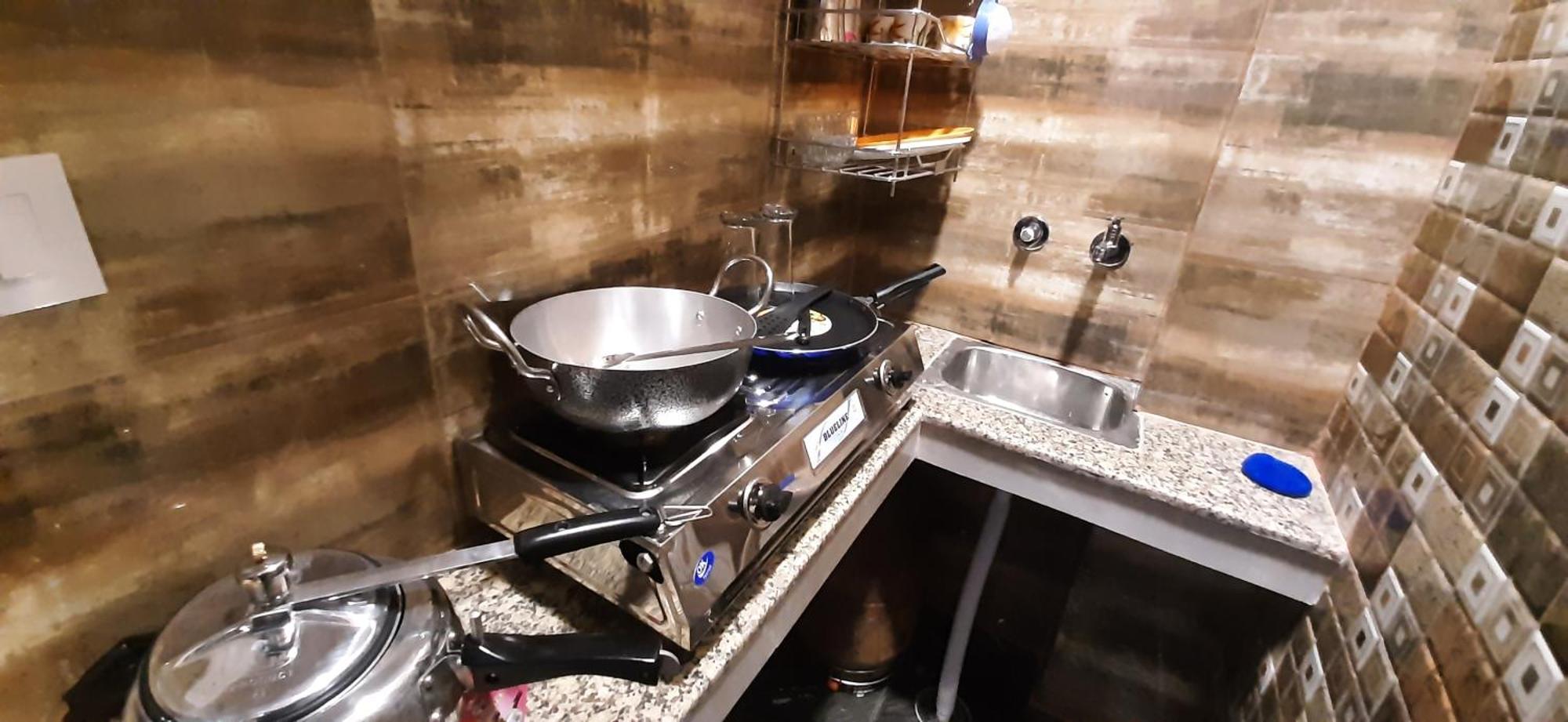 Apartamento Aggarwal In Independent Flat With Private Kitchen Washroom Fridge Android Tv Wi Fi And Cooking Utensils For Self Cooking Nova Deli