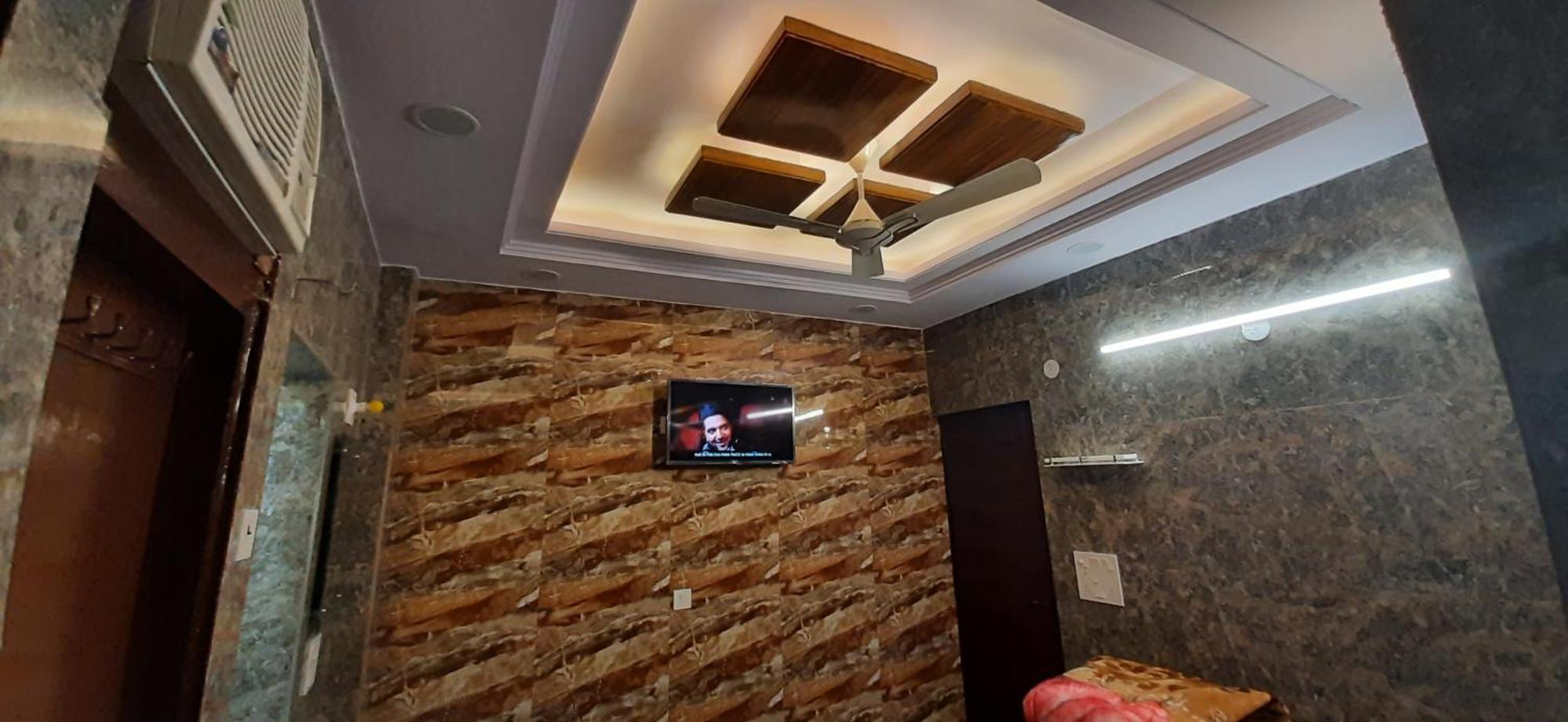 Aggarwal In Independent Flat With Private Kitchen Washroom Fridge Android Tv Wi Fi And Cooking Utensils For Self Cooking Nova Deli