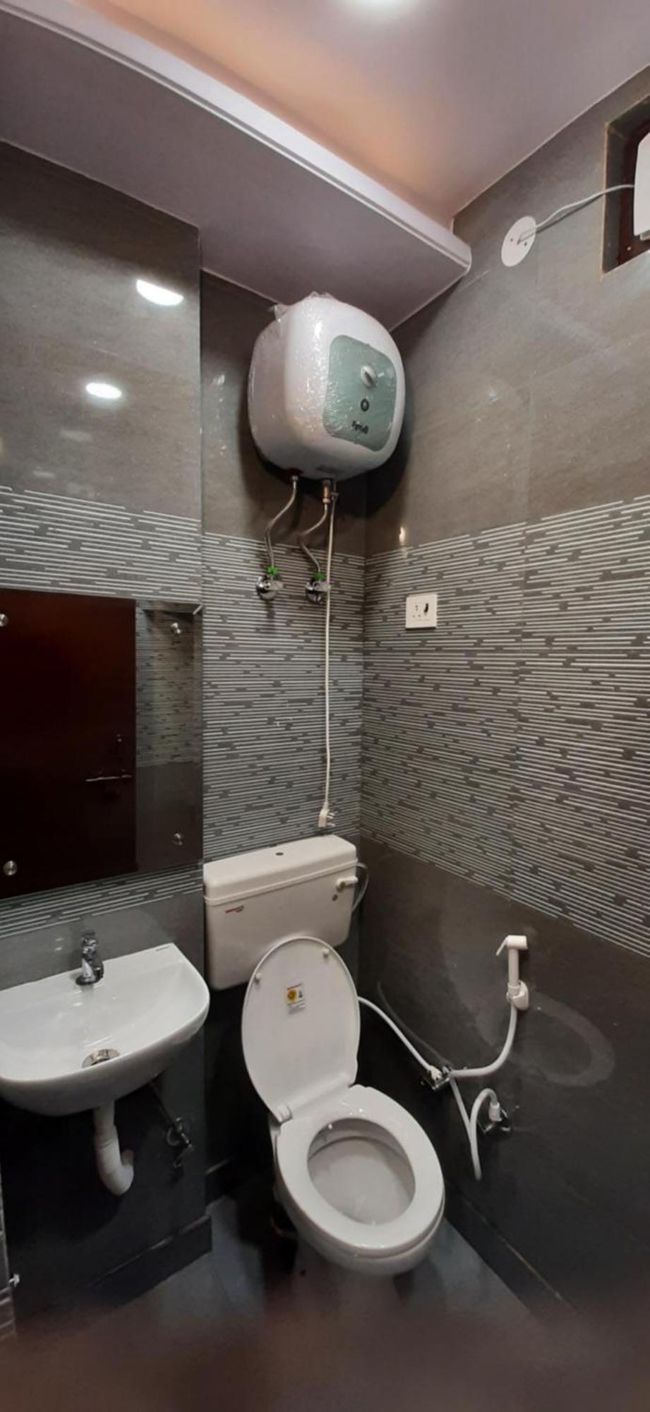 Aggarwal In Independent Flat With Private Kitchen Washroom Fridge Android Tv Wi Fi And Cooking Utensils For Self Cooking Apartment *