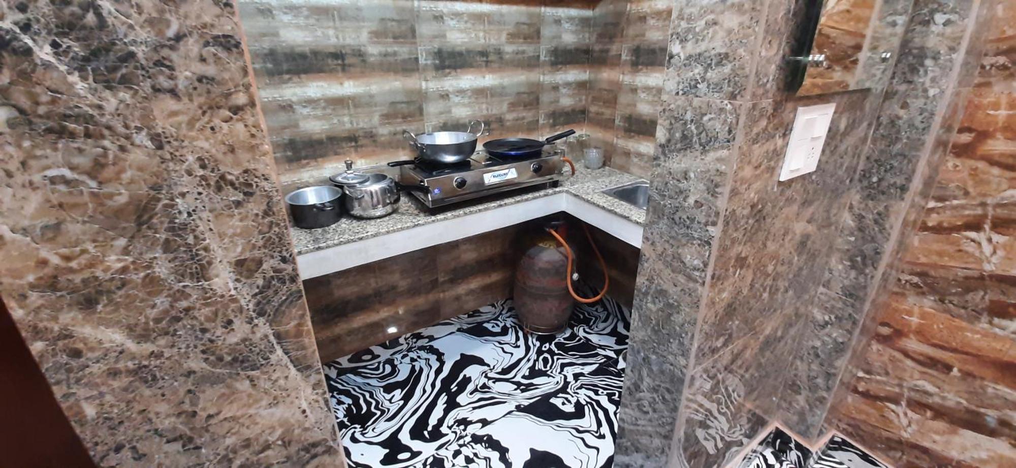 Aggarwal In Independent Flat With Private Kitchen Washroom Fridge Android Tv Wi Fi And Cooking Utensils For Self Cooking *