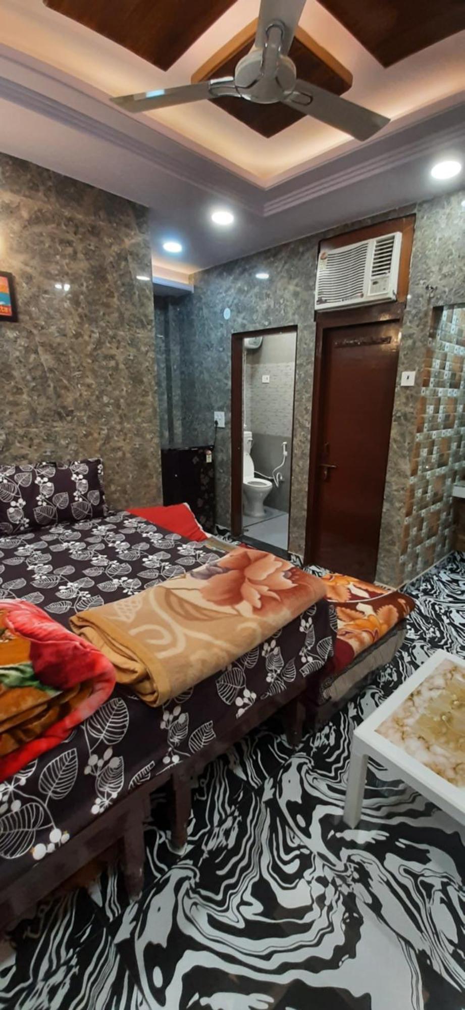 Aggarwal In Independent Flat With Private Kitchen Washroom Fridge Android Tv Wi Fi And Cooking Utensils For Self Cooking Apartment *