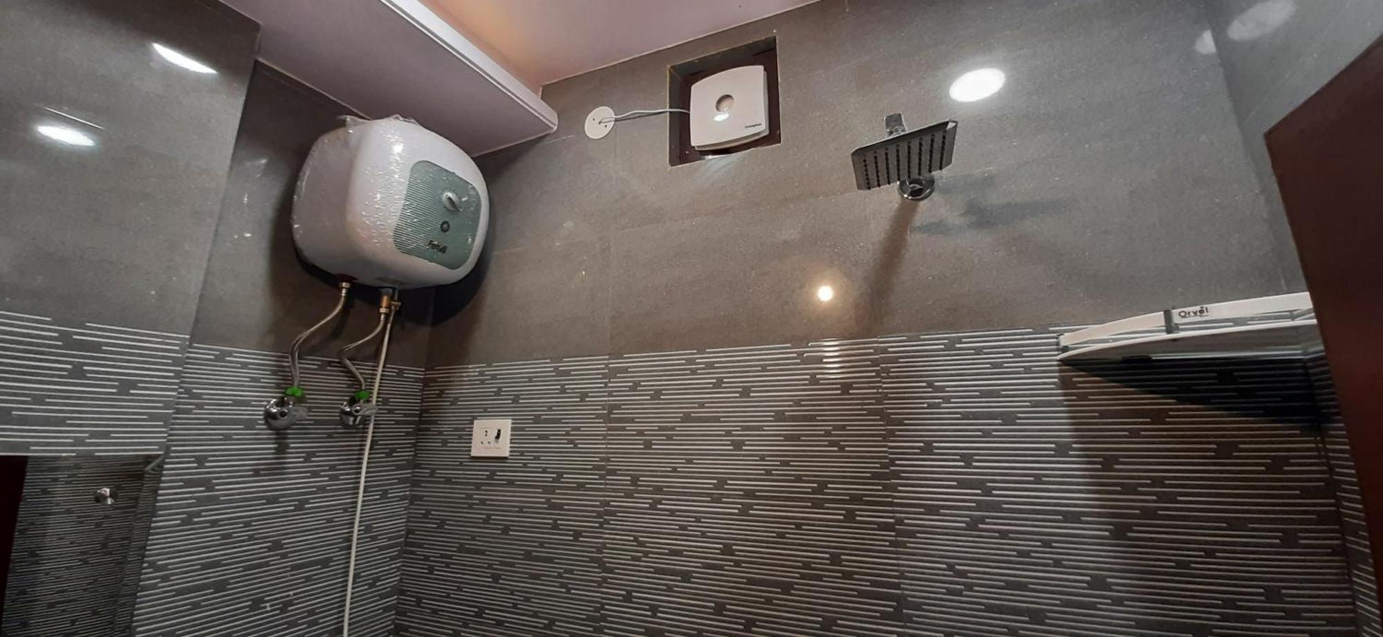 Apartamento Aggarwal In Independent Flat With Private Kitchen Washroom Fridge Android Tv Wi Fi And Cooking Utensils For Self Cooking