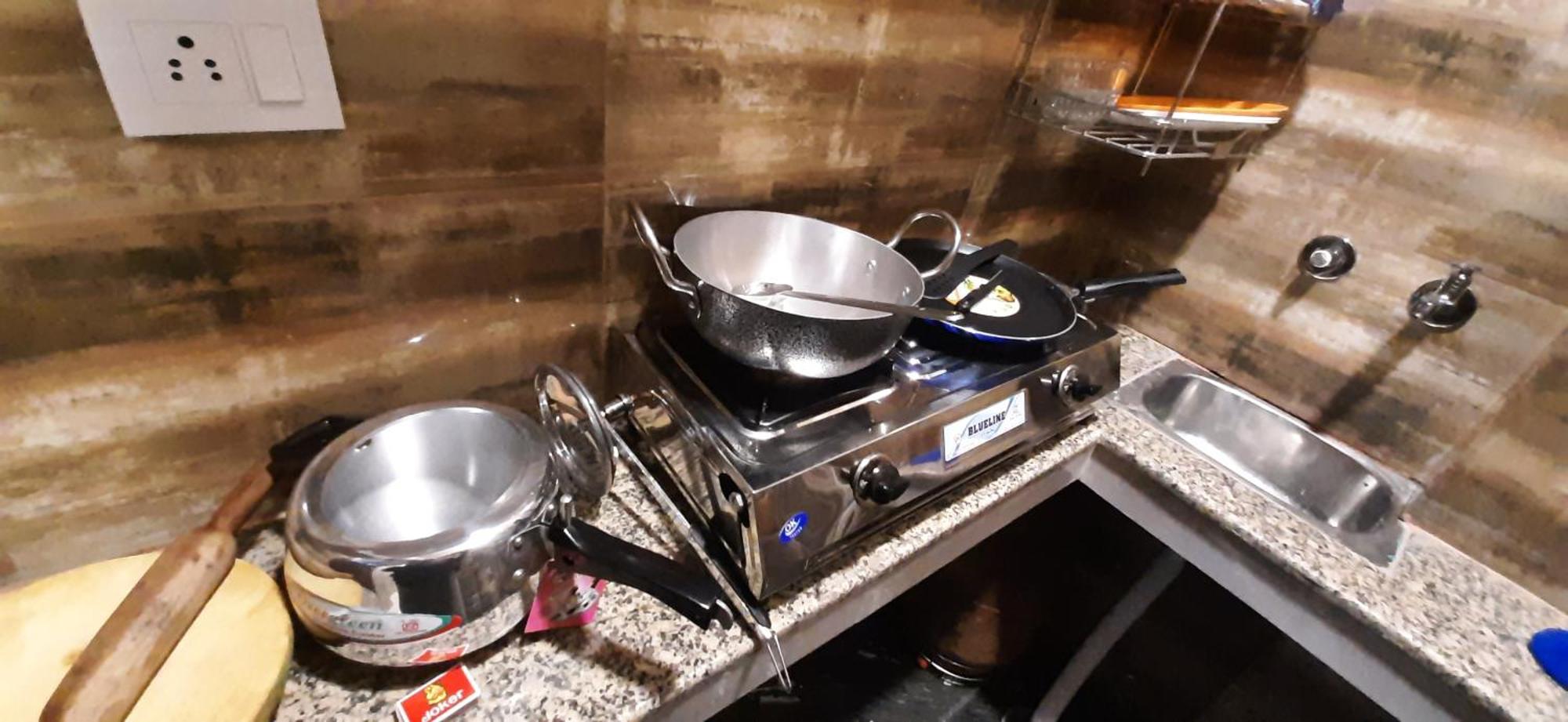 Apartamento Aggarwal In Independent Flat With Private Kitchen Washroom Fridge Android Tv Wi Fi And Cooking Utensils For Self Cooking