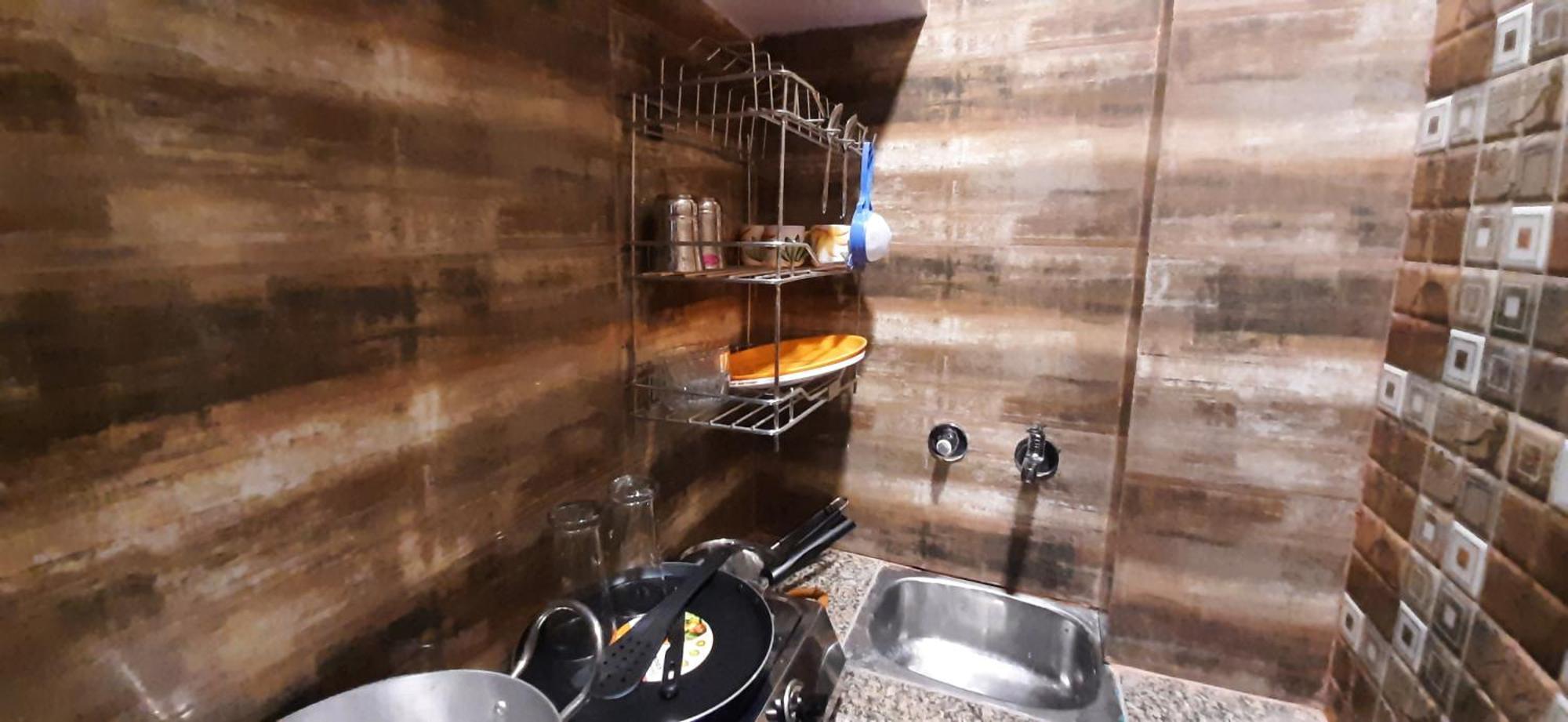 Apartamento Aggarwal In Independent Flat With Private Kitchen Washroom Fridge Android Tv Wi Fi And Cooking Utensils For Self Cooking