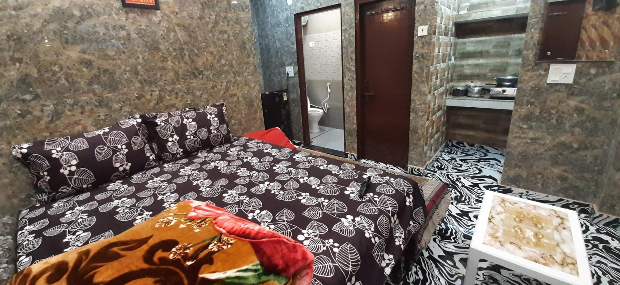Apartamento Aggarwal In Independent Flat With Private Kitchen Washroom Fridge Android Tv Wi Fi And Cooking Utensils For Self Cooking