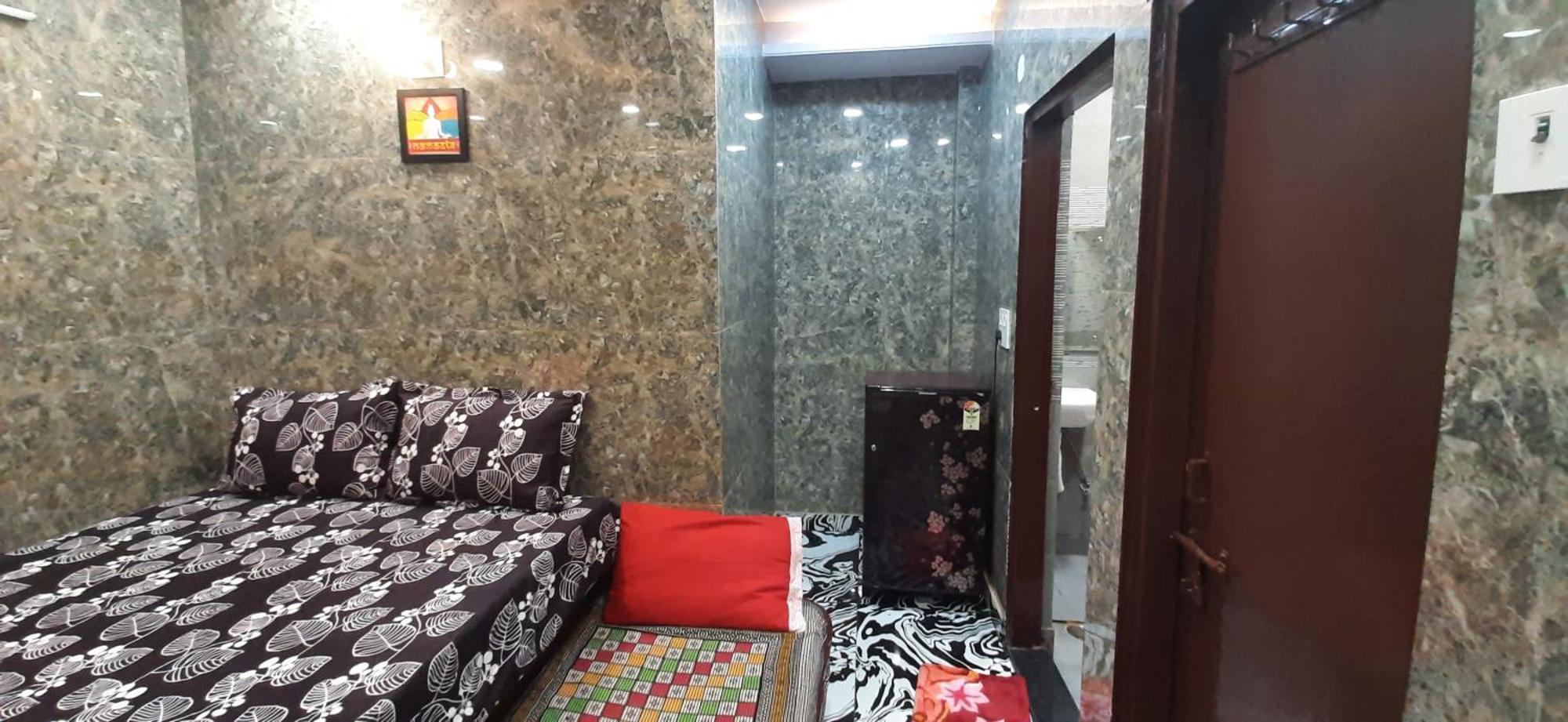 Apartamento Aggarwal In Independent Flat With Private Kitchen Washroom Fridge Android Tv Wi Fi And Cooking Utensils For Self Cooking Nova Deli