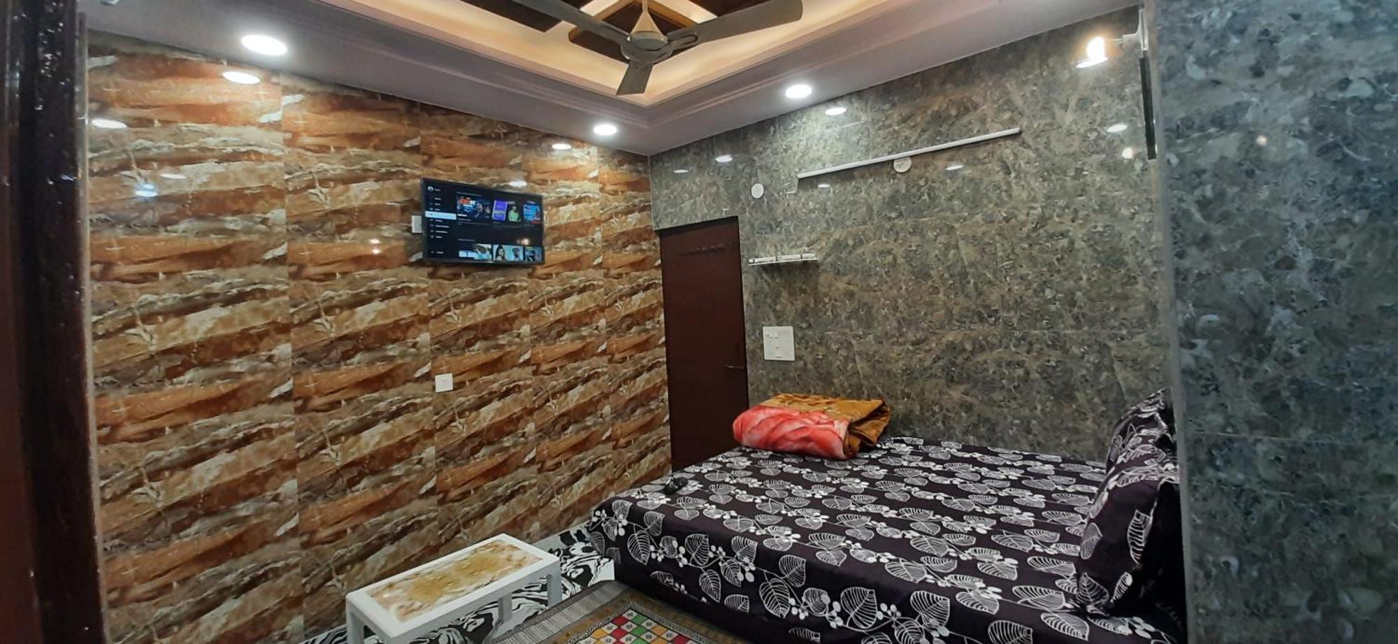Aggarwal In Independent Flat With Private Kitchen Washroom Fridge Android Tv Wi Fi And Cooking Utensils For Self Cooking Apartamento