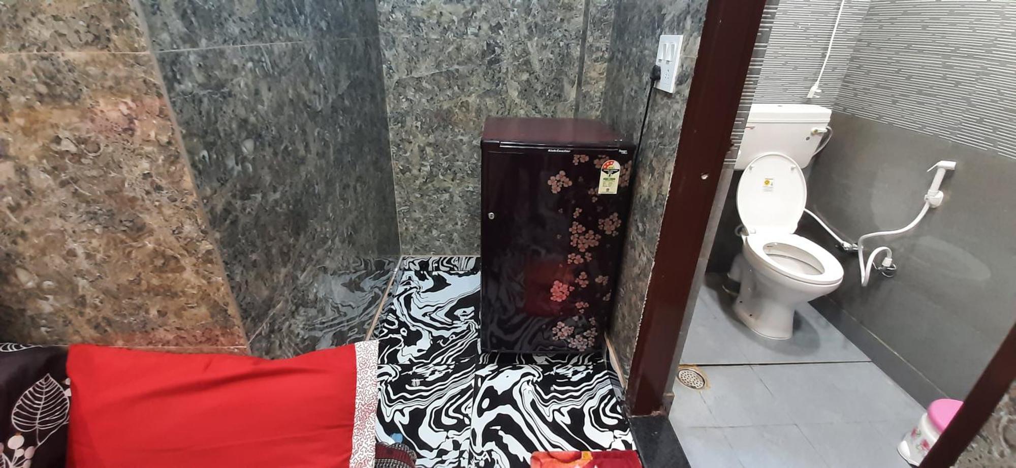 Apartamento Aggarwal In Independent Flat With Private Kitchen Washroom Fridge Android Tv Wi Fi And Cooking Utensils For Self Cooking Nova Deli