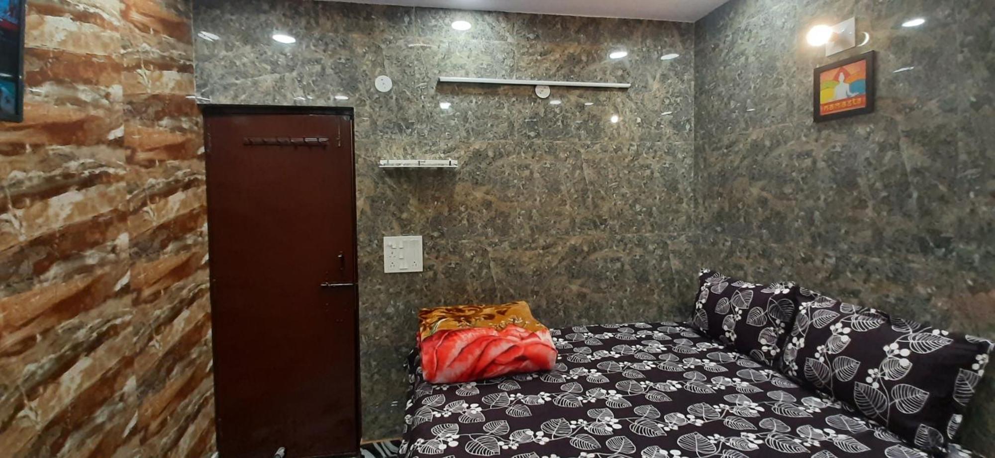 Aggarwal In Independent Flat With Private Kitchen Washroom Fridge Android Tv Wi Fi And Cooking Utensils For Self Cooking Apartment New Delhi