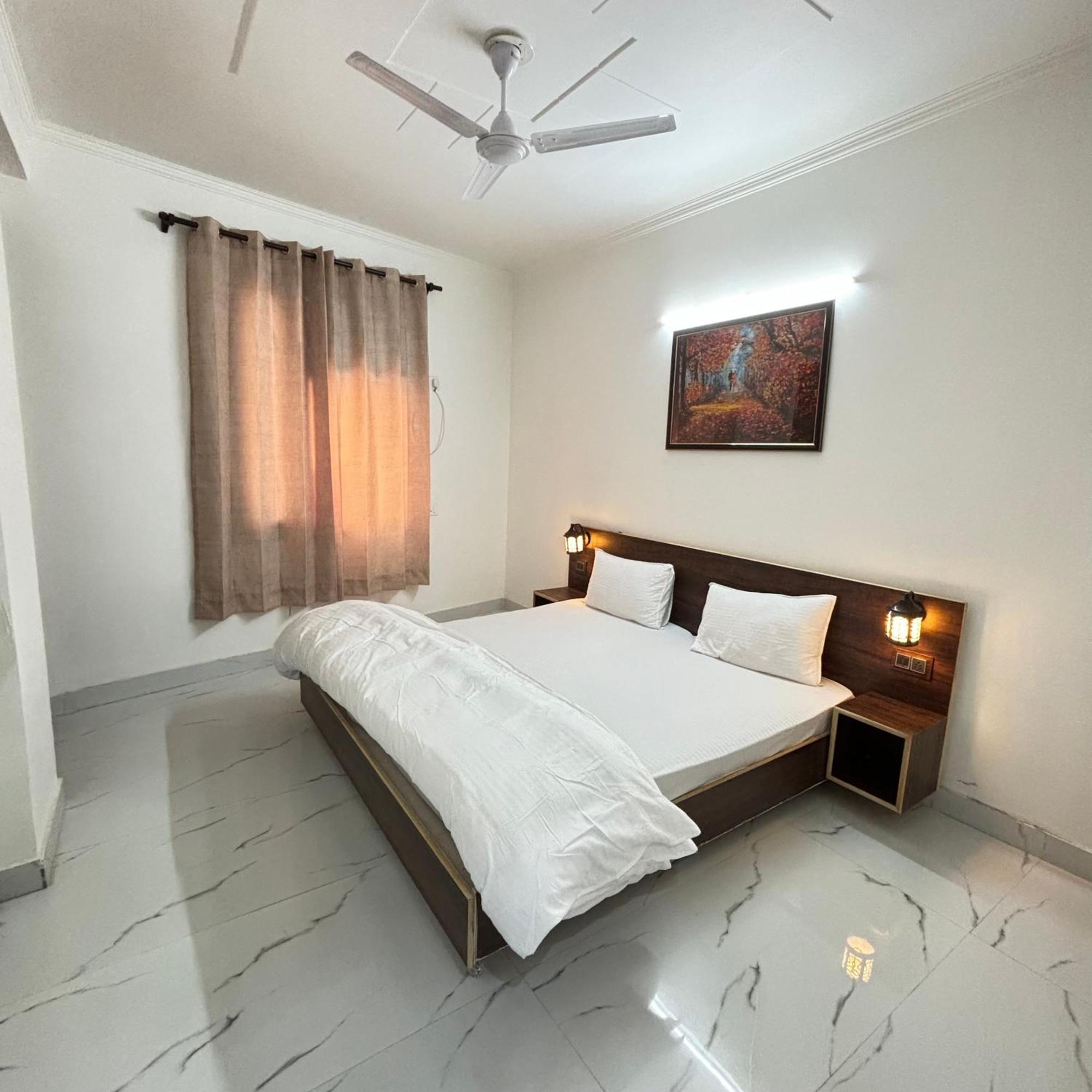 2bhk Near Igi Airport Yashobhoomi Manipal And Venkateshwar Hospital *