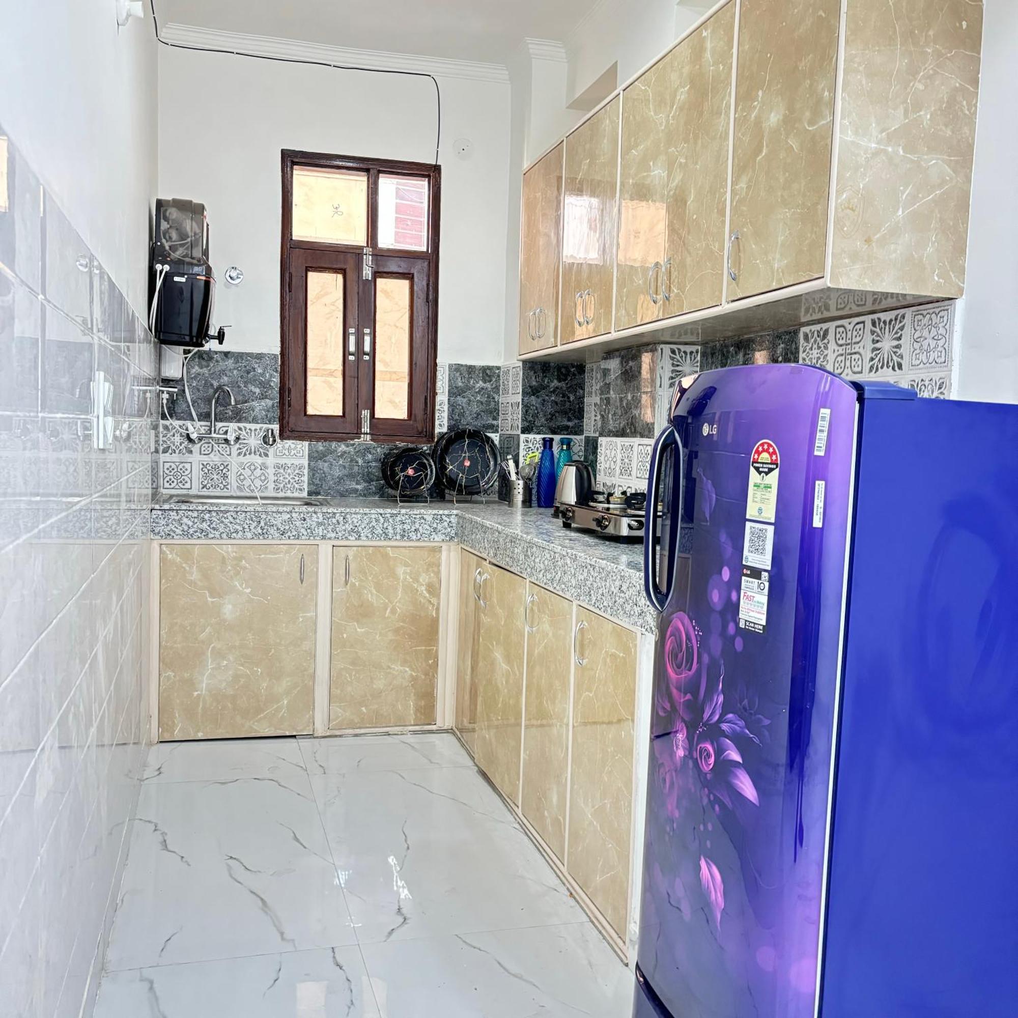 2bhk Near Igi Airport Yashobhoomi Manipal And Venkateshwar Hospital