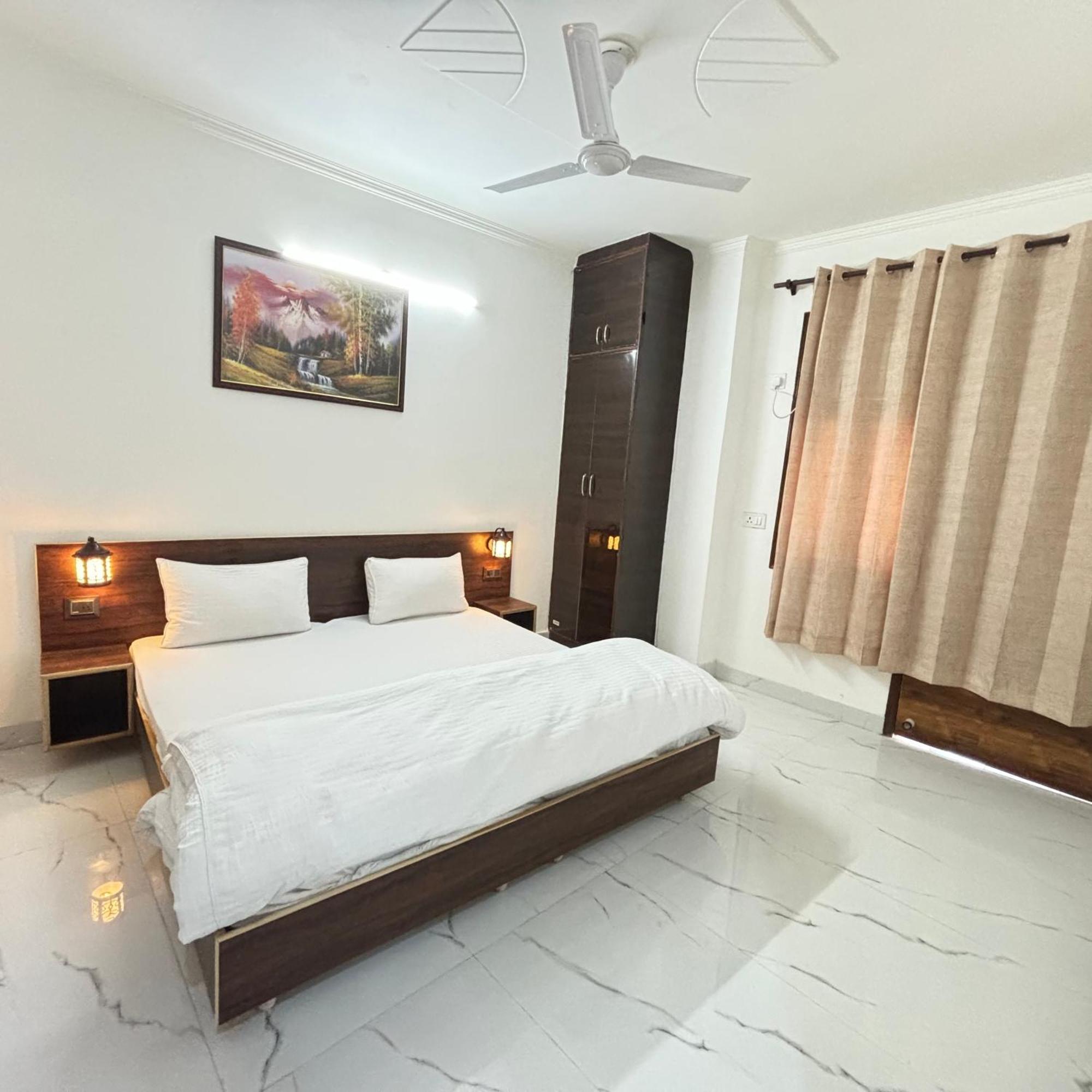 Apartment 2bhk Near Igi Airport Yashobhoomi Manipal And Venkateshwar Hospital