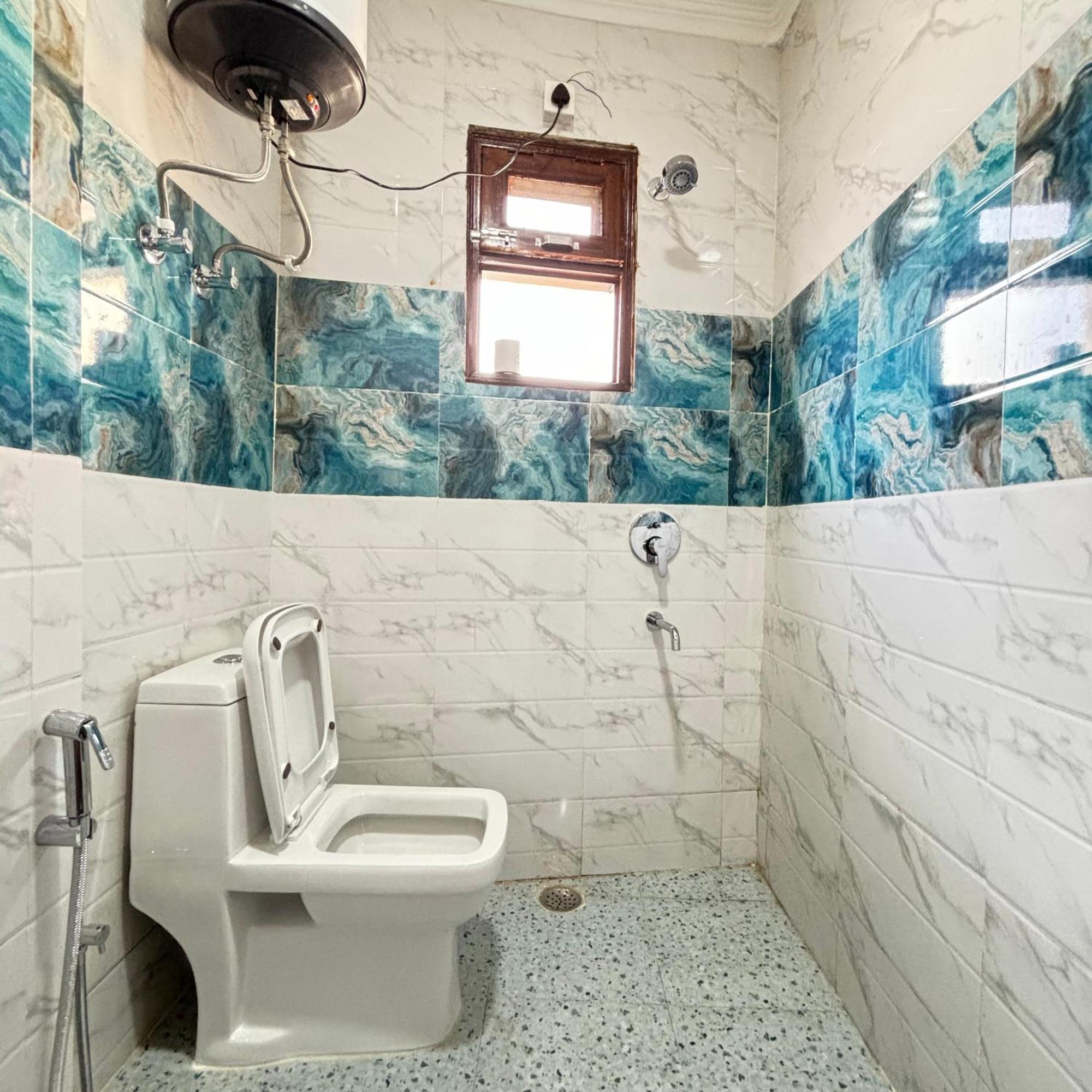 Apartment 2bhk Near Igi Airport Yashobhoomi Manipal And Venkateshwar Hospital
