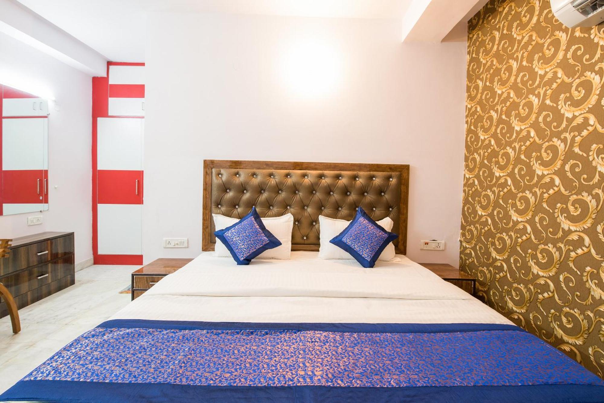 Oyo Manan Residency Near M2k Cinemas Rohini
