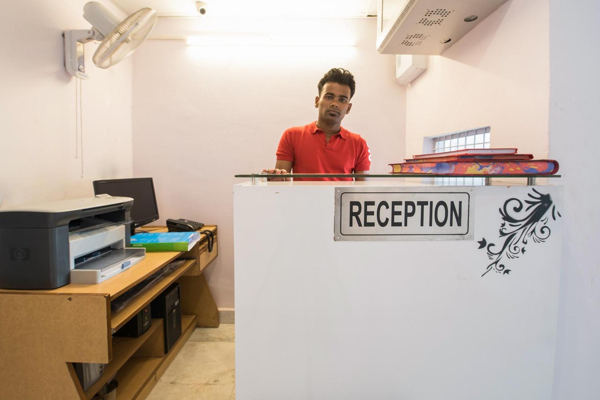 Oyo Manan Residency Near M2k Cinemas Rohini New Delhi