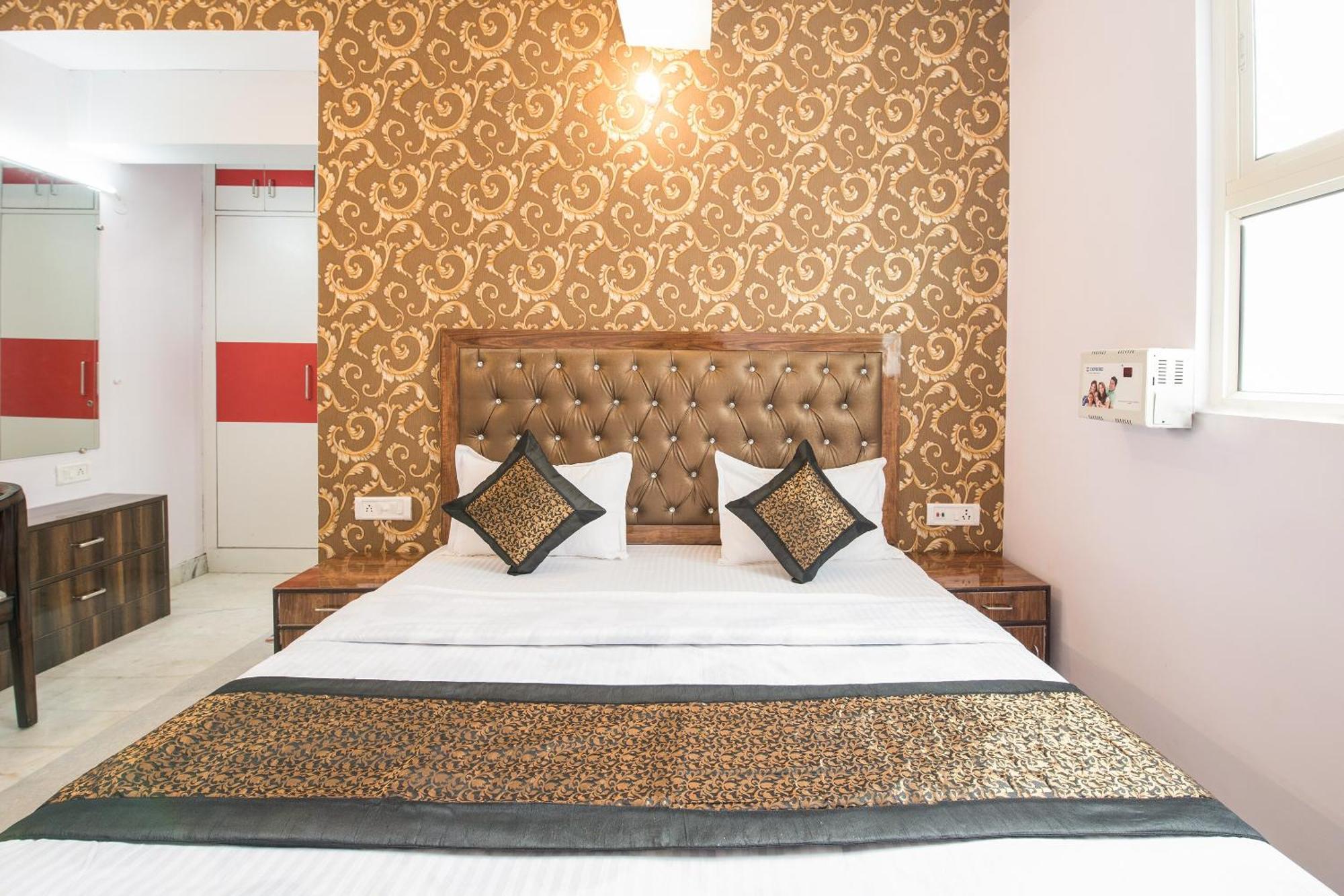 Oyo Manan Residency Near M2k Cinemas Rohini Hotel