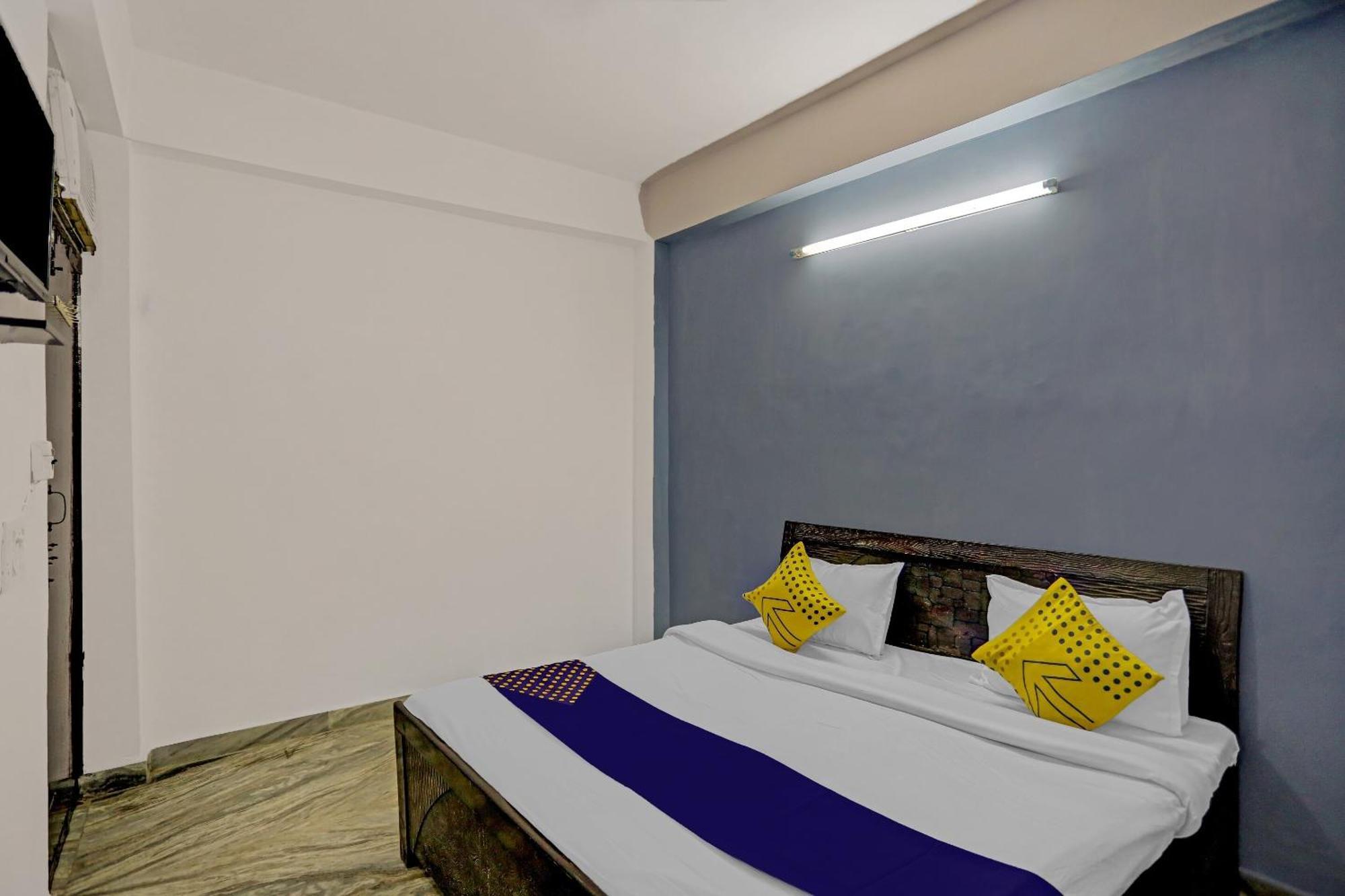 Spot On Raj Vip Near Worlds Of Wonder Hotel Kalkaji Devi