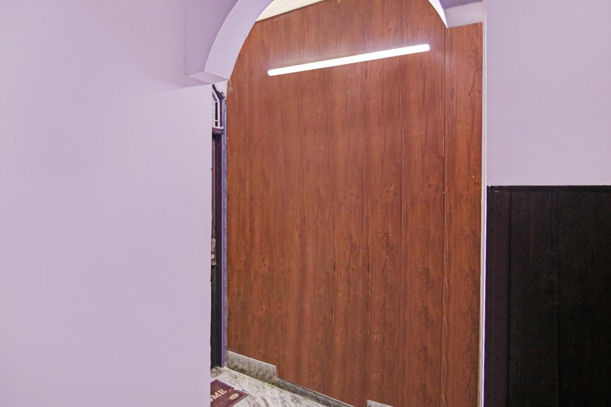 Flagship Decent Near Pvr Vikaspuri Delhi Hotel