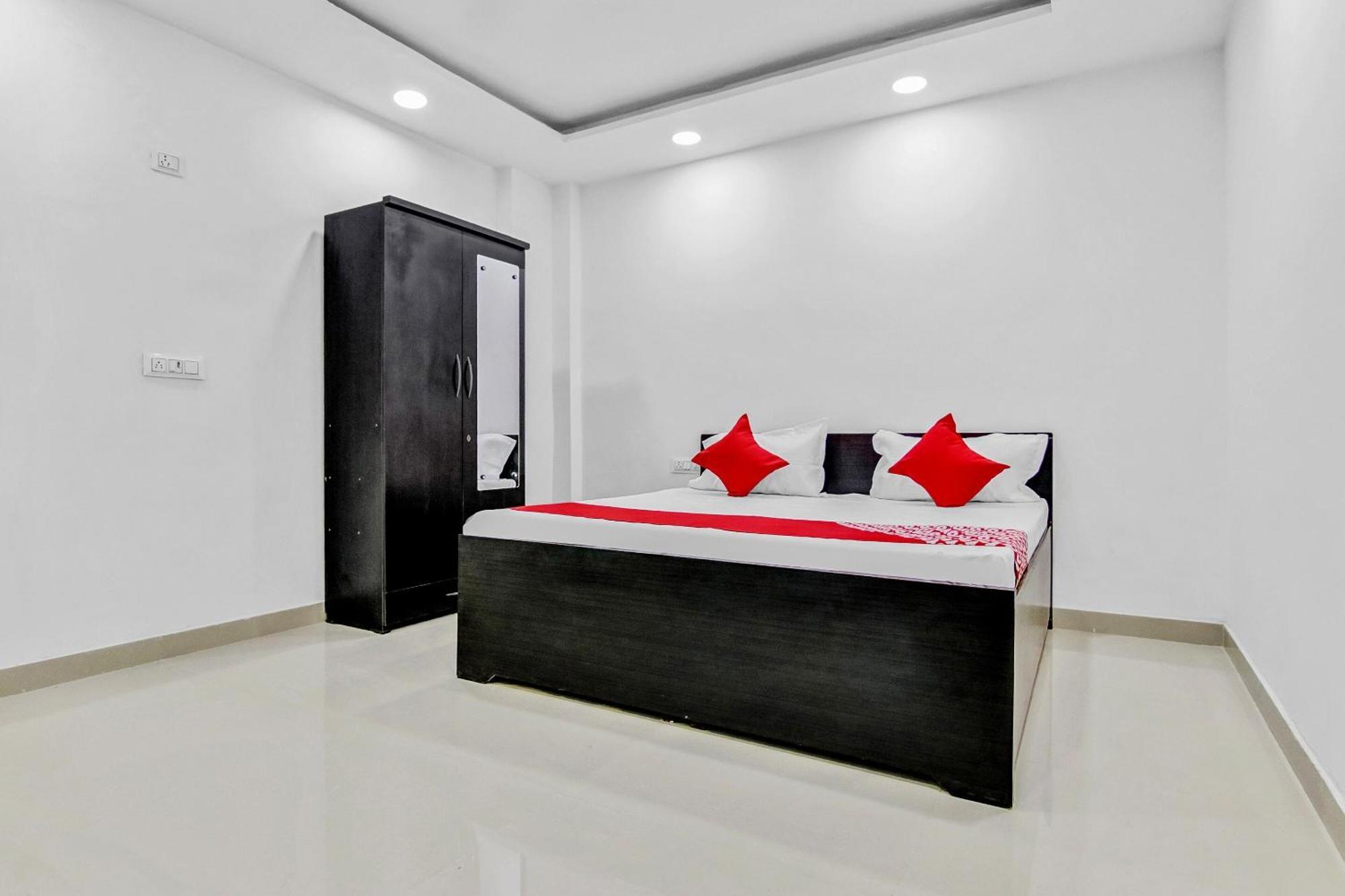 Flagship Secret Mirage Near Rithala Metro Station Hotel 4*