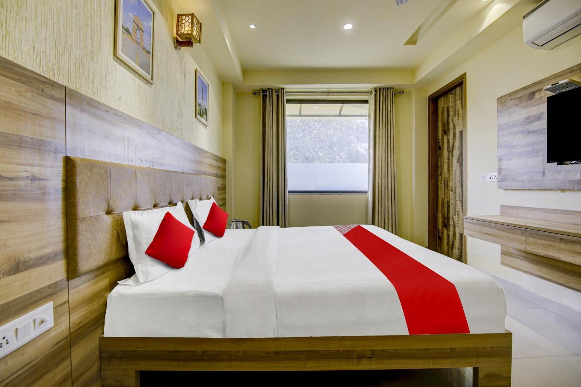 Hotel Collection O My Near Dwarka Sector 21 Metro Station 3*