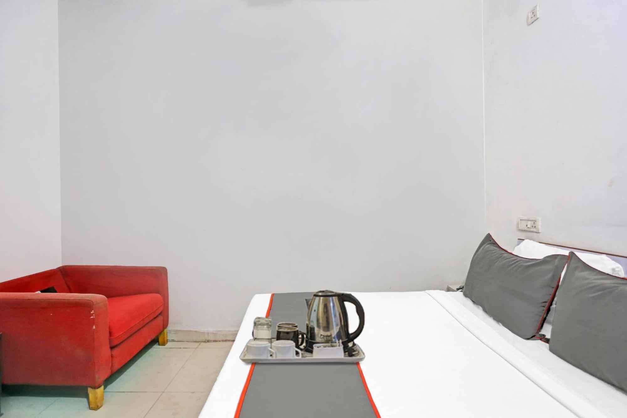 Hotel O Imperial Residency Near Dashrath Puri Metro Station