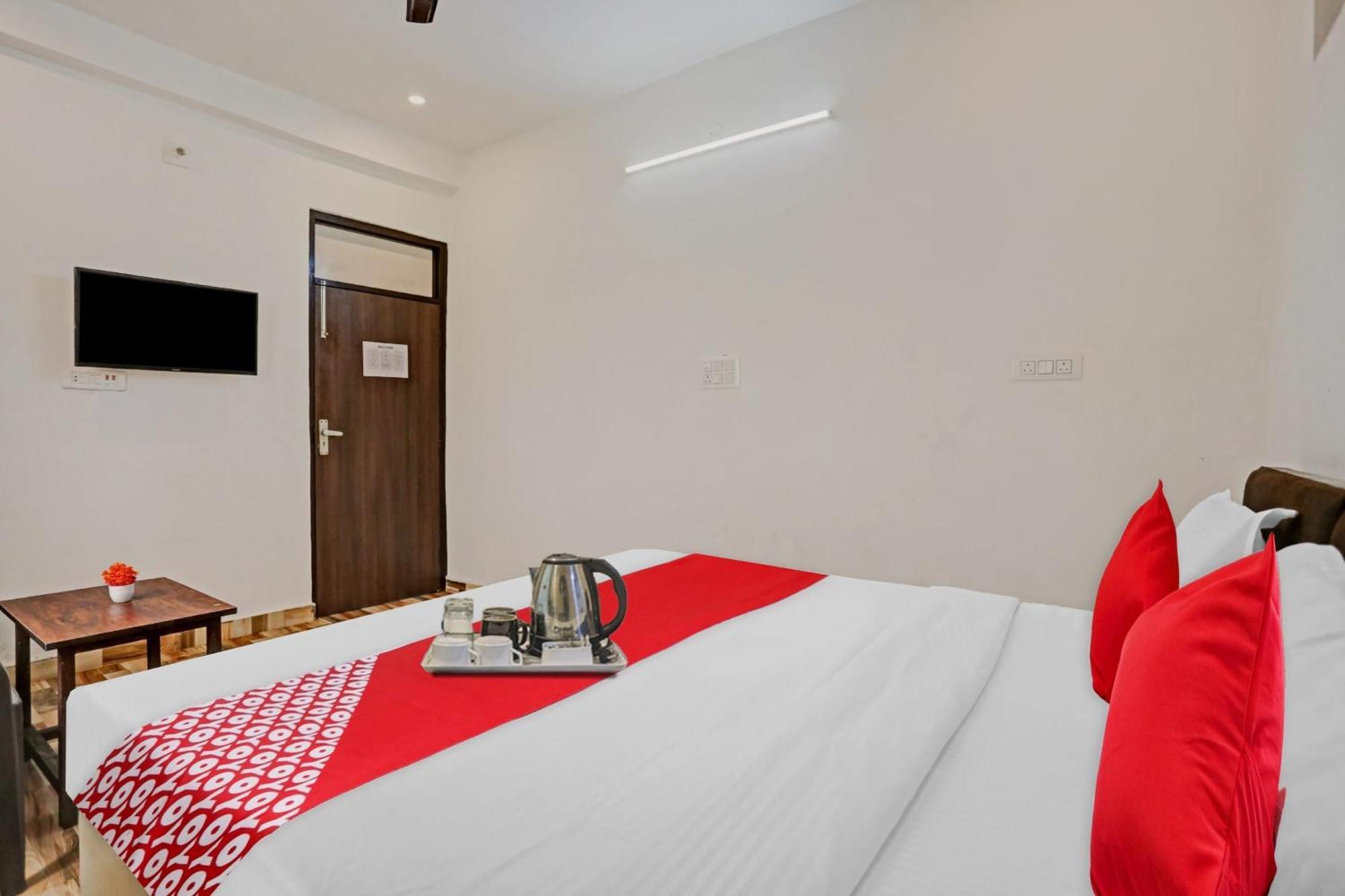 Oyo Nirvan Near Jahangirpuri Metro Station 3*