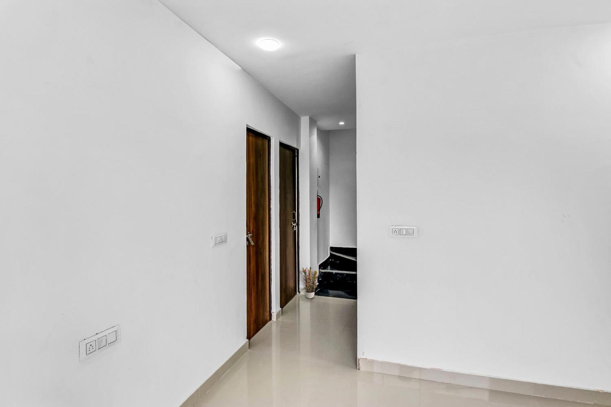 Flagship Secret Mirage Near Rithala Metro Station Hotel 4*