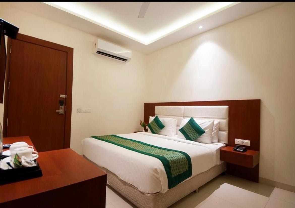 Airport Plaza Near Delhi Airport Aerocity 3*