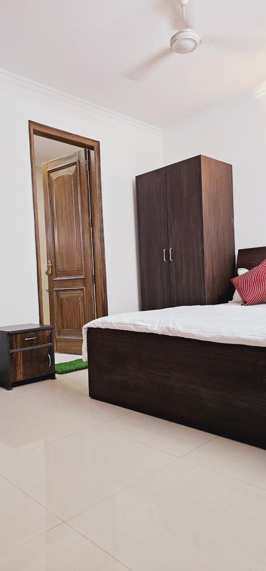 Hostmystay-2bhk W/t Terrace! Gk1 *