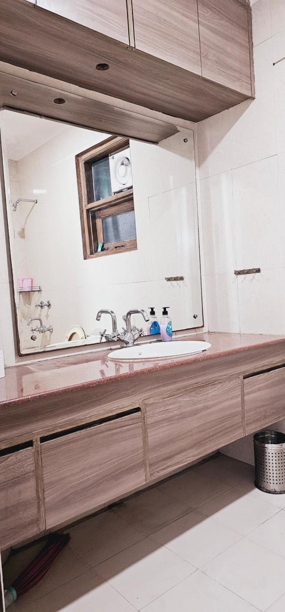 Apartment Hostmystay-2bhk W/t Terrace! Gk1