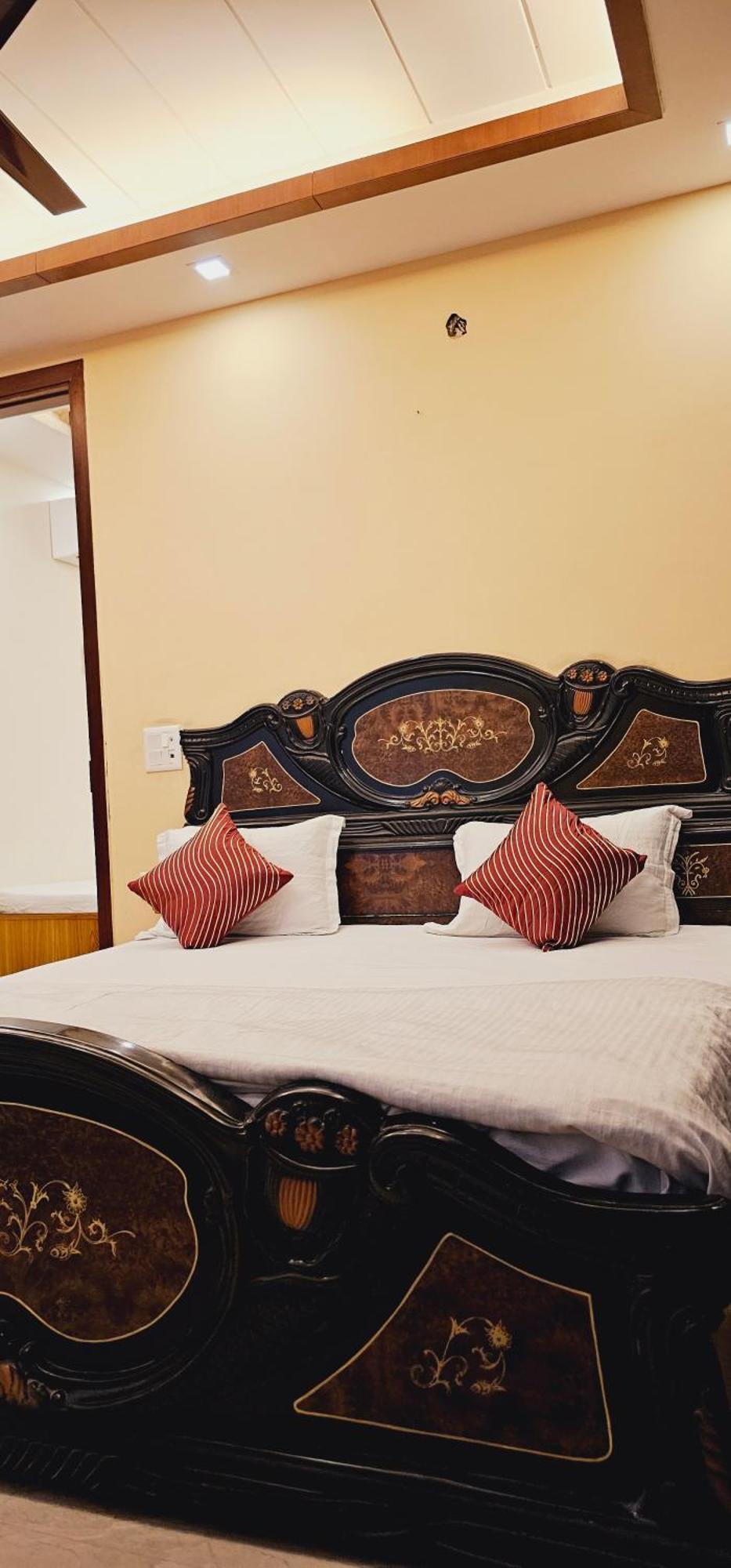 Hostmystay-2bhk Amarcolny Market New Delhi