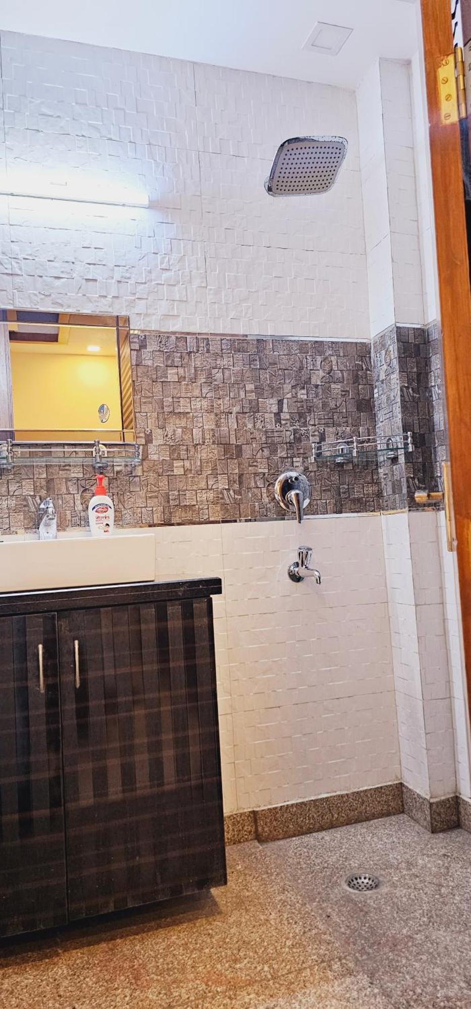 Hostmystay-2bhk Amarcolny Market New Delhi