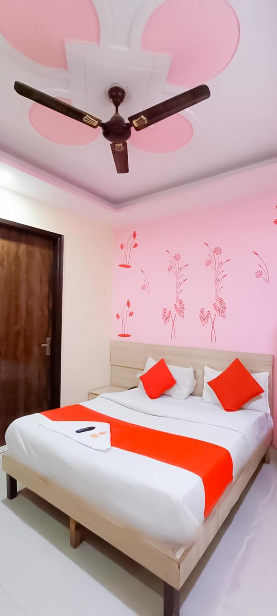 Hotel Roomshala 002 Rose Residency Near Yashobhoomi 3*