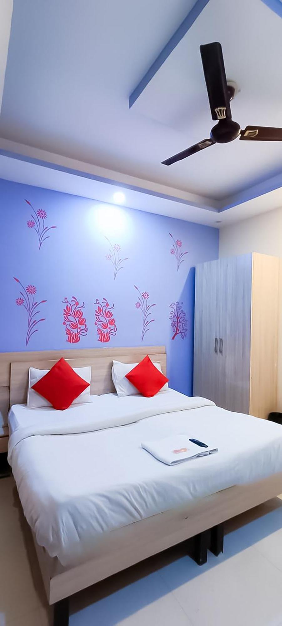 Roomshala 002 Rose Residency Near Yashobhoomi Hotel 3*