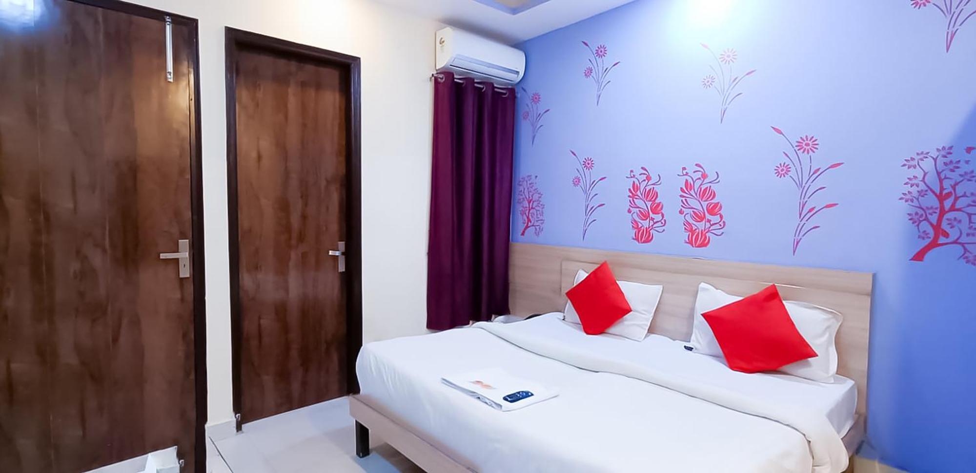 Roomshala 002 Rose Residency Near Yashobhoomi 3* Nova Deli