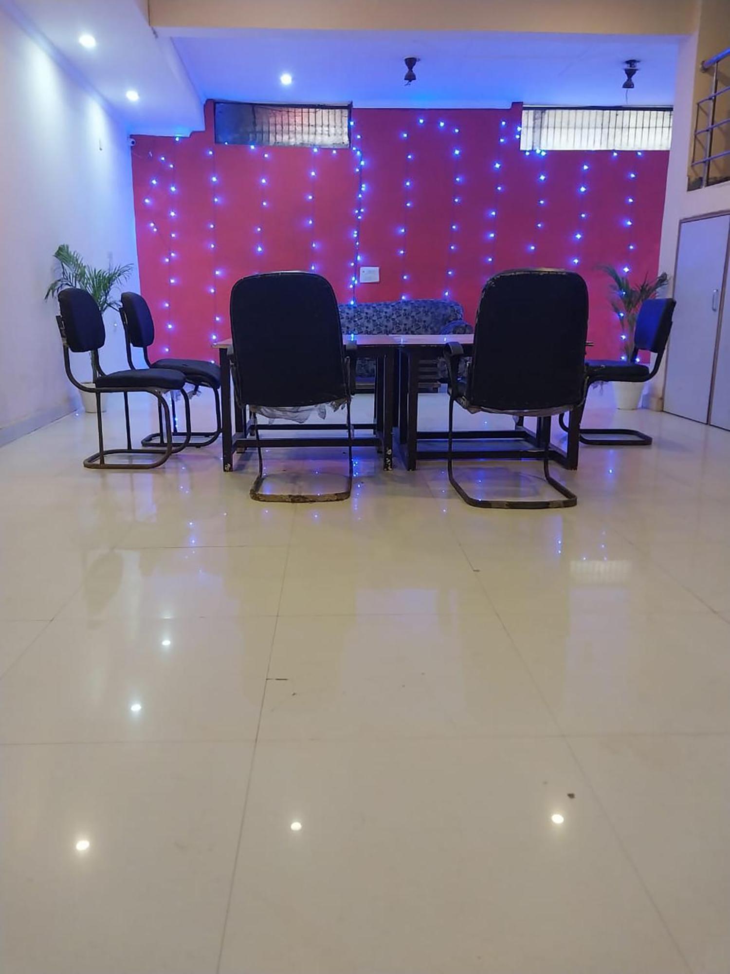 Hotel Roomshala 002 Rose Residency Near Yashobhoomi