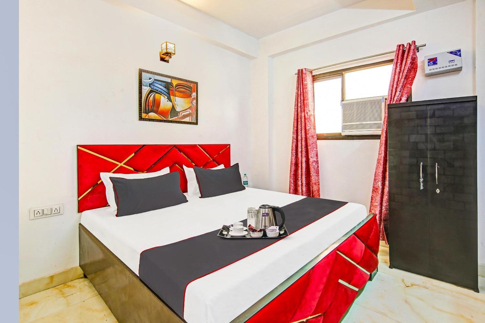 Collection O Decent Nest Near Nawada Metro Station Hotel