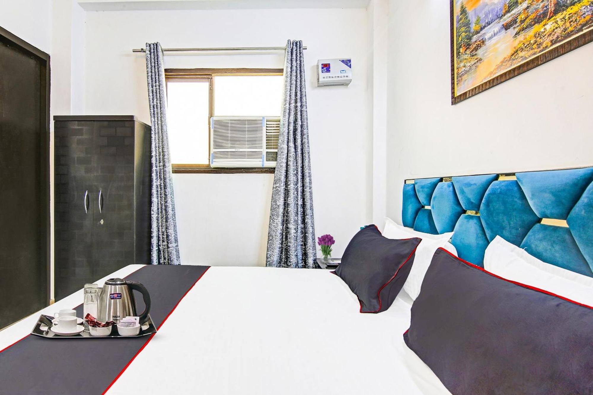 Hotel Collection O Decent Nest Near Nawada Metro Station 3*